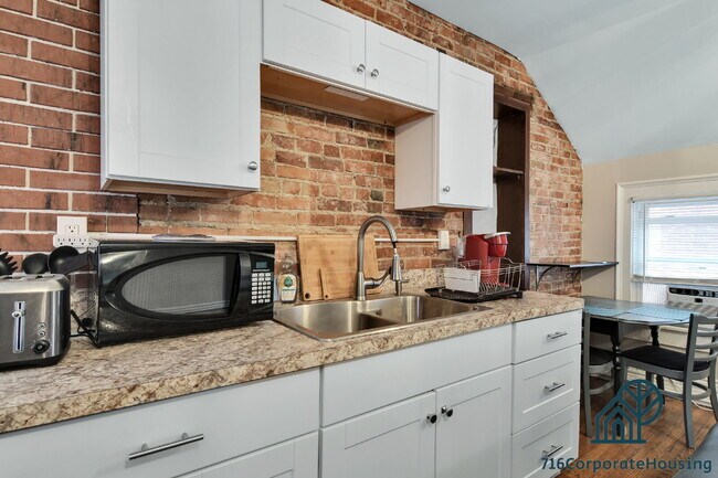 Building Photo - Furnished 1-Bedroom Upper Apartment on Prospect Ave