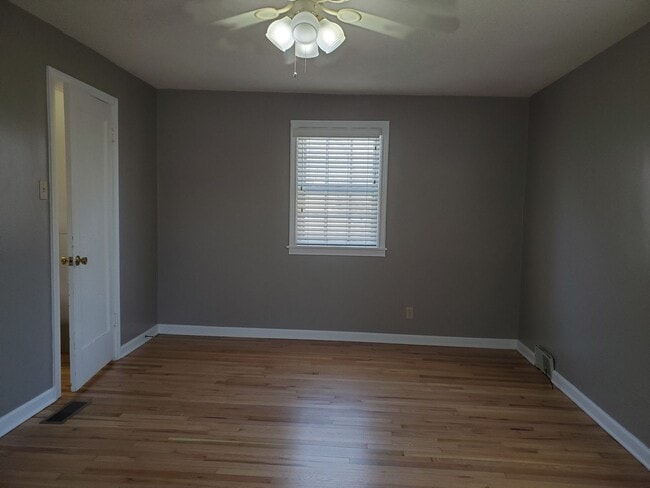 Building Photo - Gorgeous home near Westboro park.