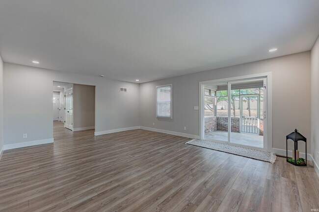 Building Photo - 441 Lawrence Dr