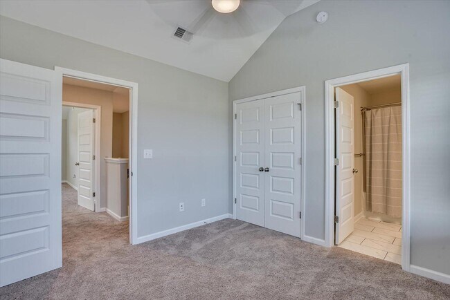 Building Photo - 627 Garland Trl