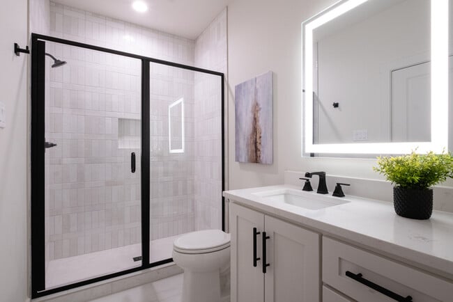 Building Photo - Very nice Newer Construction 3 Bedroom 2.5 Bathroom Townhome in The Heights