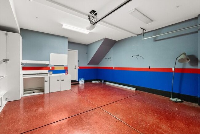 Building Photo - Superior Point