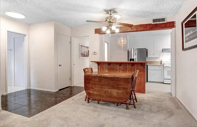 Building Photo - 6519 Hanna Ave