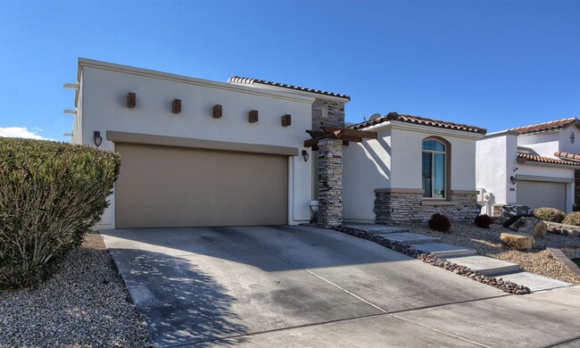 Building Photo - Gorgeous home in the westside