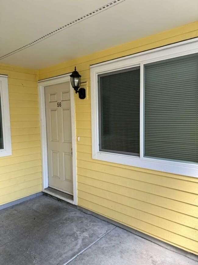 Building Photo - SINGLE LEVEL 2 BEDROOM CONDO