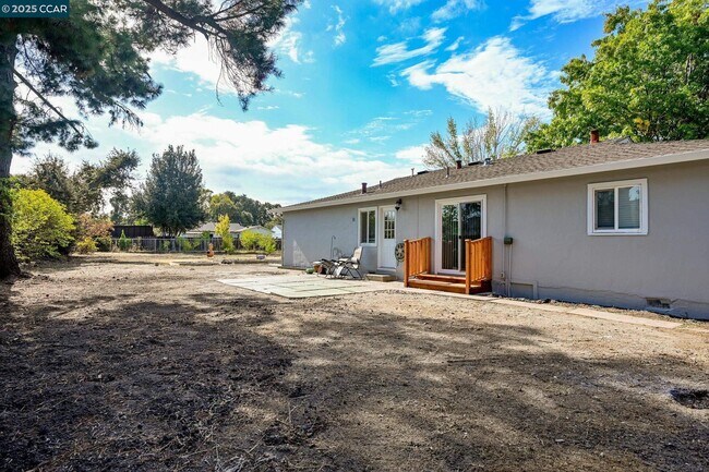 Building Photo - 880 Audrey Ct