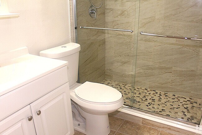 Building Photo - Lovely Condo for rent  ( New Lower Price)