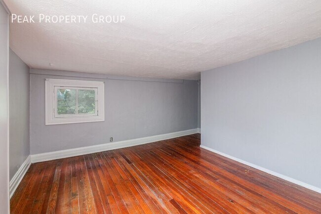 Building Photo - 522 Probasco St