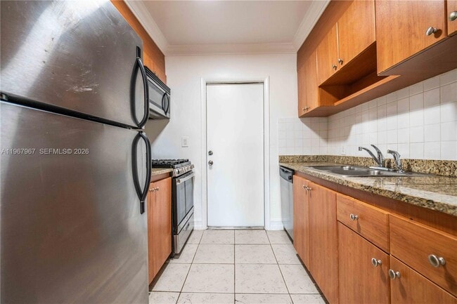 Building Photo - 7925 Hawthorne Ave