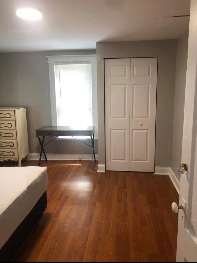 Building Photo - 126 Hudson St