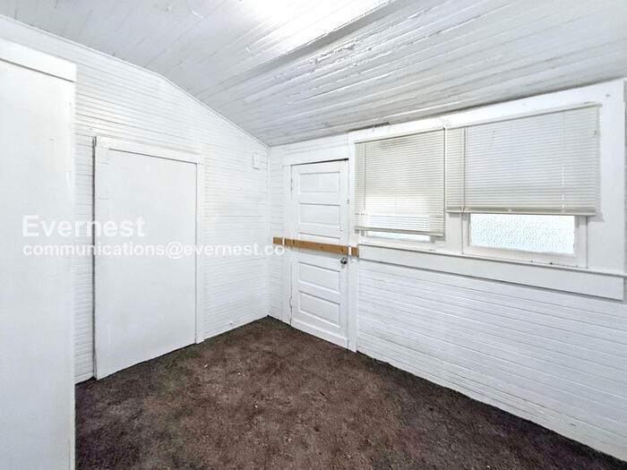 Building Photo - 921 53rd St N