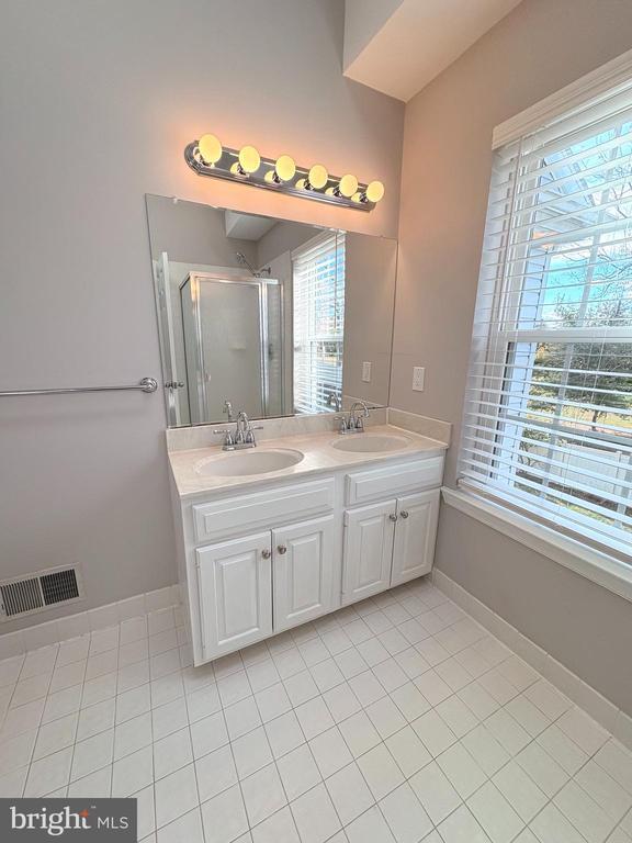 Building Photo - 905 Kennedy Ct