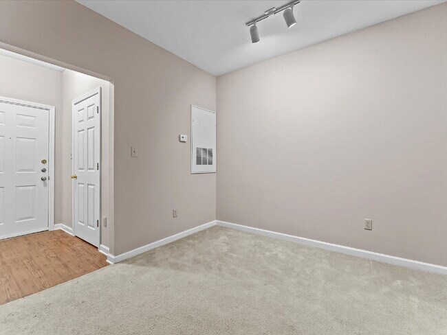 Building Photo - 704 Bristol Village Dr