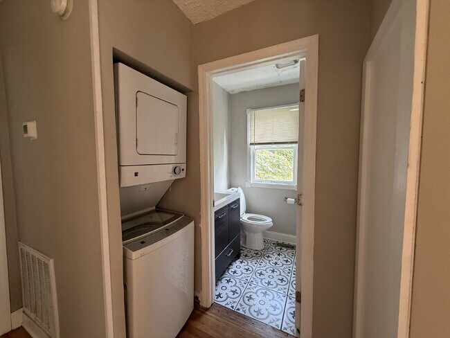 Building Photo - Located in the North Hills area, this sing...