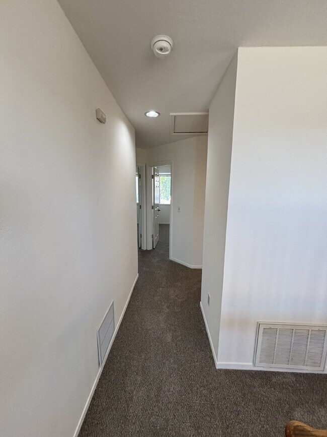 Building Photo - "Charming 3-Bed Home with Fireplace & Pool...