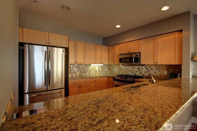 Building Photo - 2Bd/2Ba Kirkland Condo