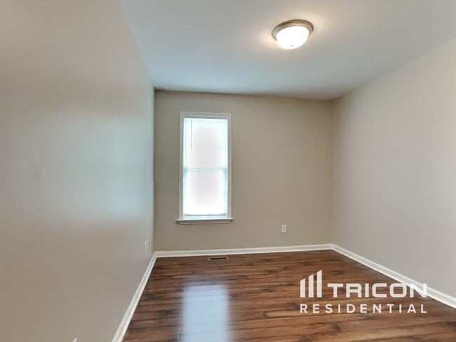Building Photo - 3012 Brittany Dr