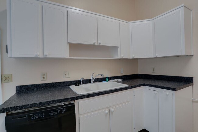 Building Photo - 5212 Abelia Dr