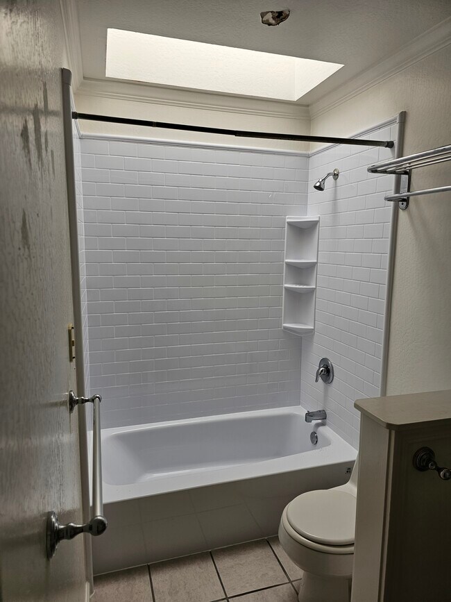 Building Photo - 206 Ross Valley Dr