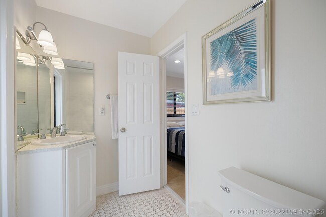 Building Photo - 3211 Seaward Dr