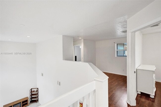 Building Photo - 1046 Satinleaf St