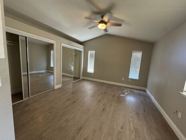 Building Photo - Remodeled Silver Creek Beauty