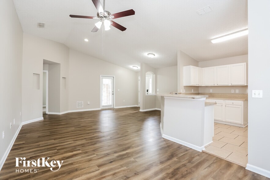 Building Photo - 8353 Longspur Ave