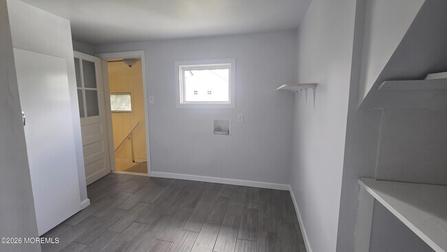 Building Photo - 601 River Ave