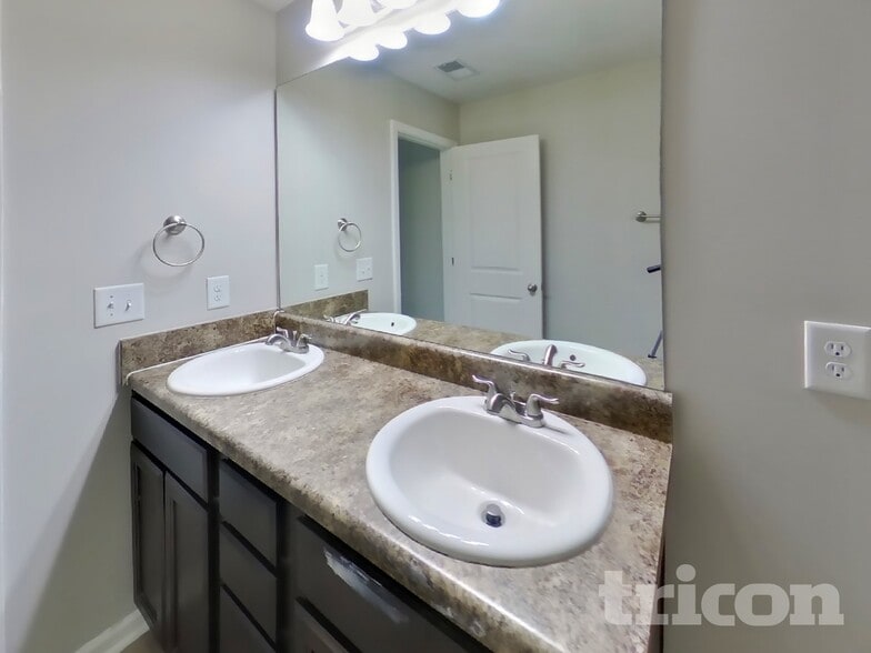 Building Photo - 121 Southwind Cir