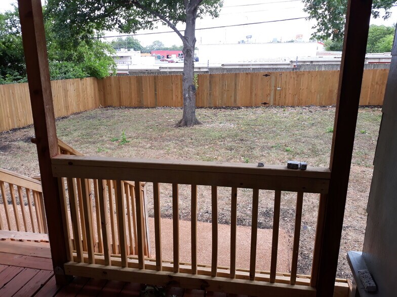 Building Photo - 319 Sumner Dr