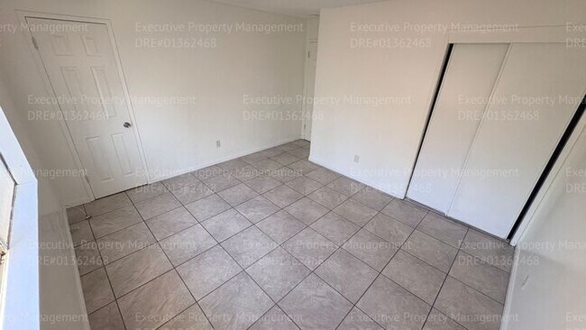 Building Photo - 2 bedroom 1.5 bathroom townhome