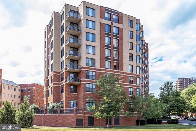 Building Photo - 2220 Fairfax Dr