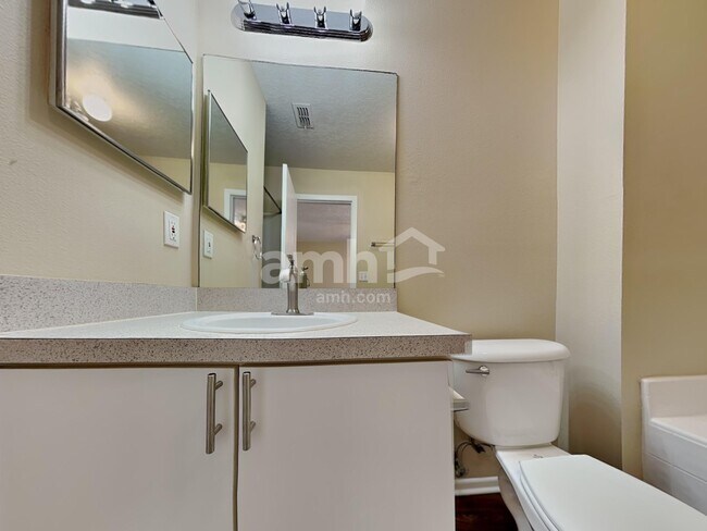 Building Photo - 795 Skyridge Rd