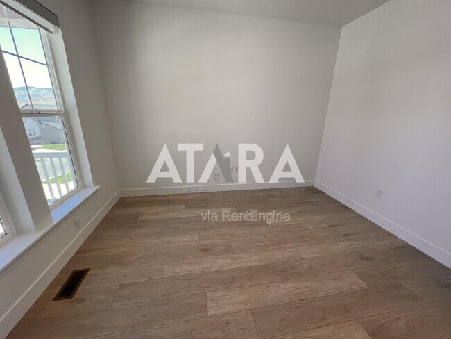 Building Photo - 909 Sagehill Dr