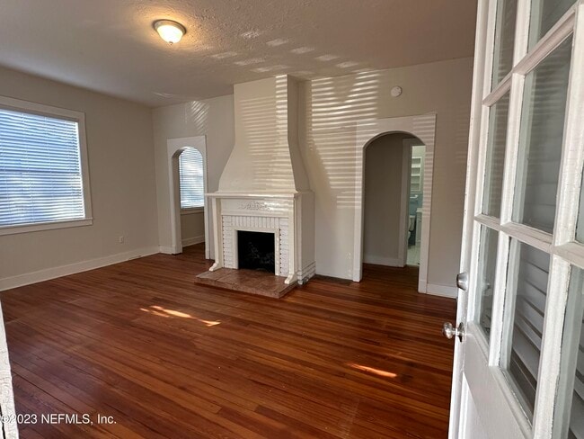 Building Photo - 1824 Perry Pl