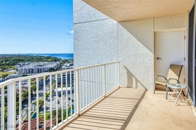 Building Photo - 2090 W First St