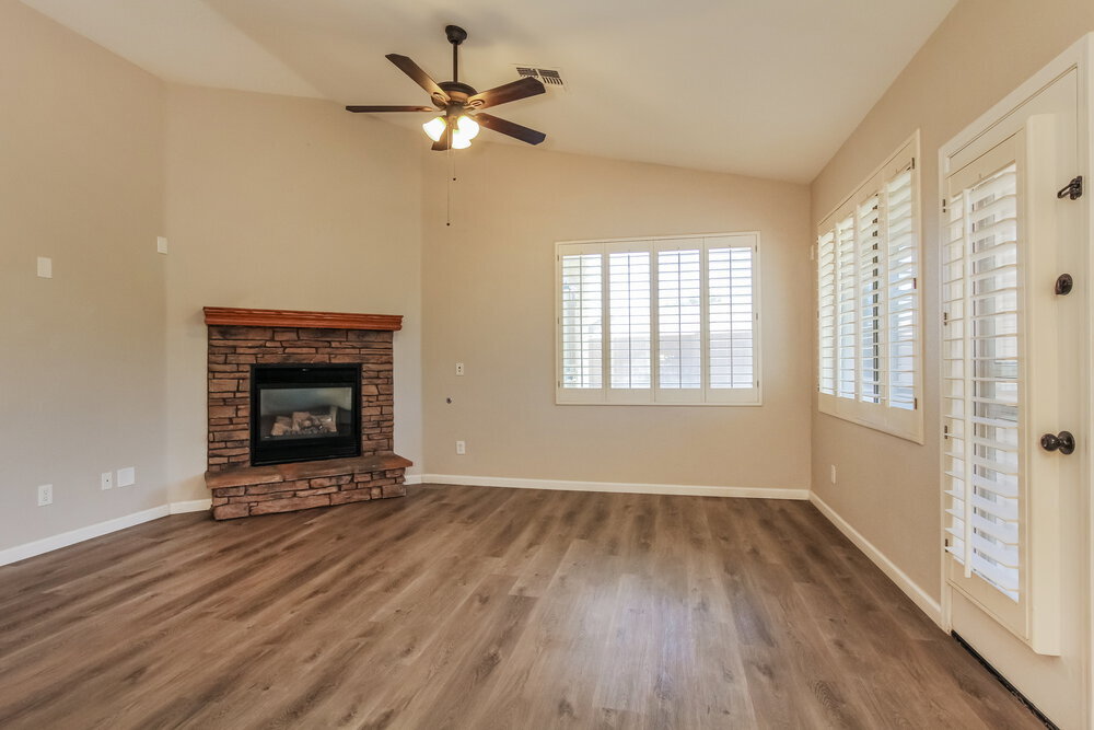 Building Photo - 8026 S 48th Dr