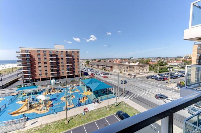 Building Photo - 170 W Broadway