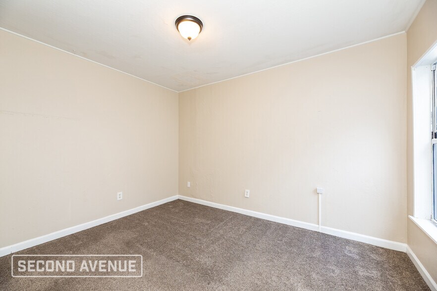 Building Photo - 1226 Bayshore Dr N