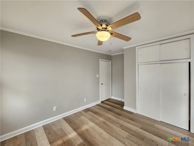 Building Photo - 564 Laurel Ln