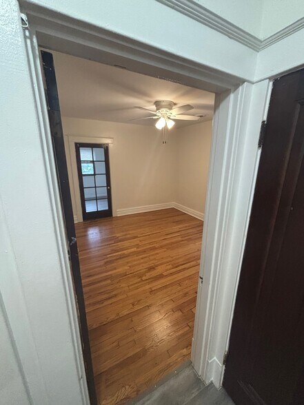 Building Photo - 5054 Winona Ave