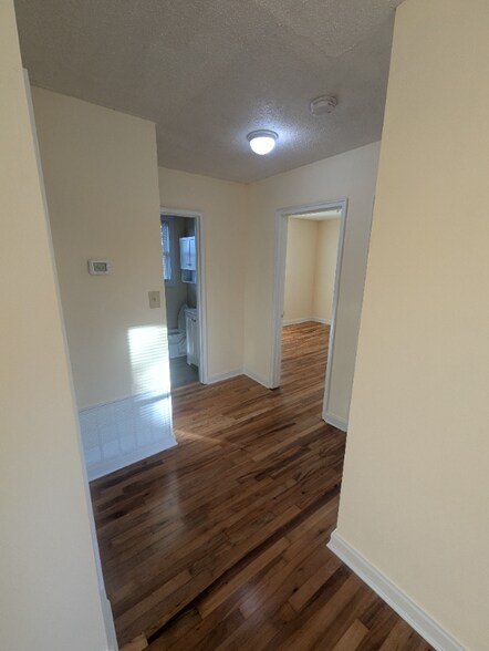 Building Photo - 4 Maple Leaf Ct