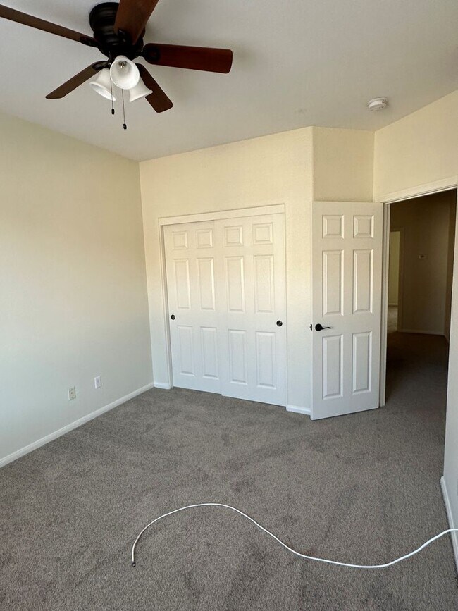 Building Photo - Jeffries Ranch Townhome