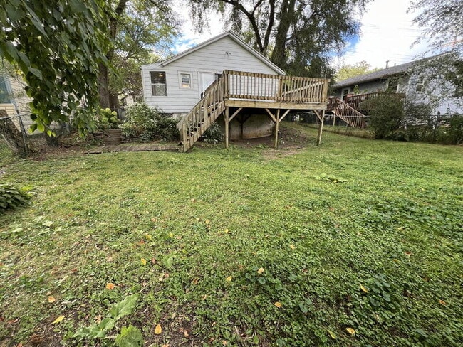 Building Photo - 131 N Fair Oaks Ave