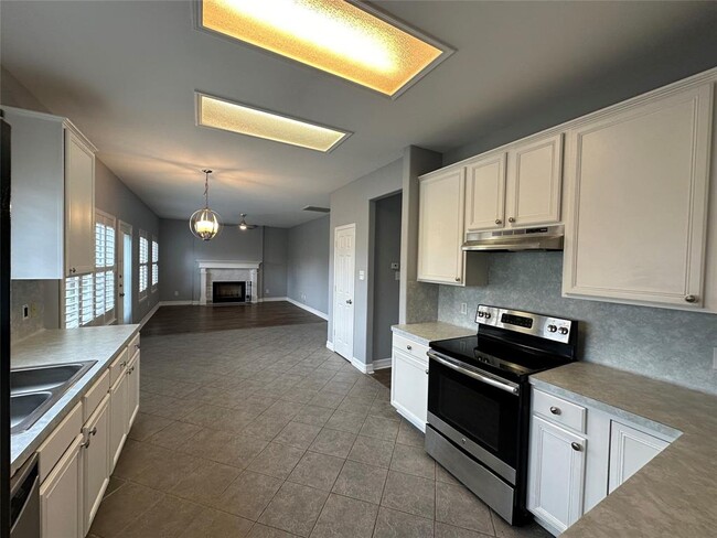 Building Photo - 6810 Crystal Point Dr