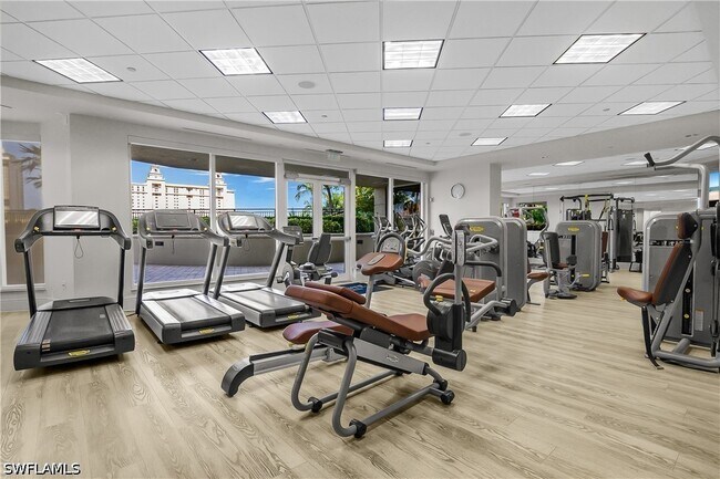 Building Photo - 8787 Bay Colony Dr