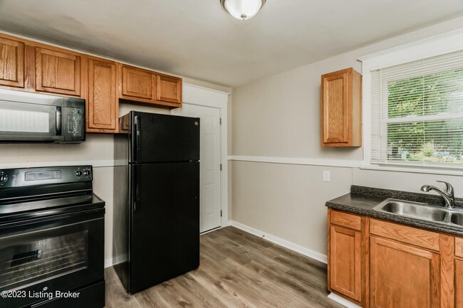 Building Photo - 1832 W Kentucky St