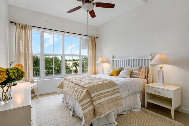 Building Photo - 3960 N Flagler Dr