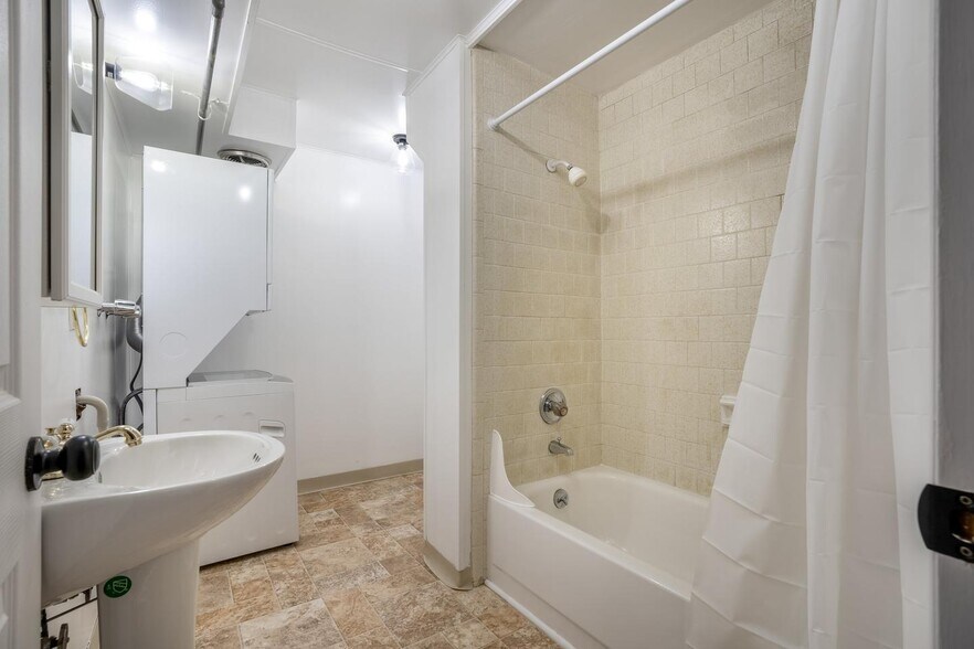 Building Photo - 13665 Sw Parkway