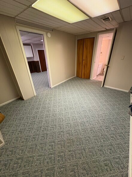 Building Photo - 915 Corbet St